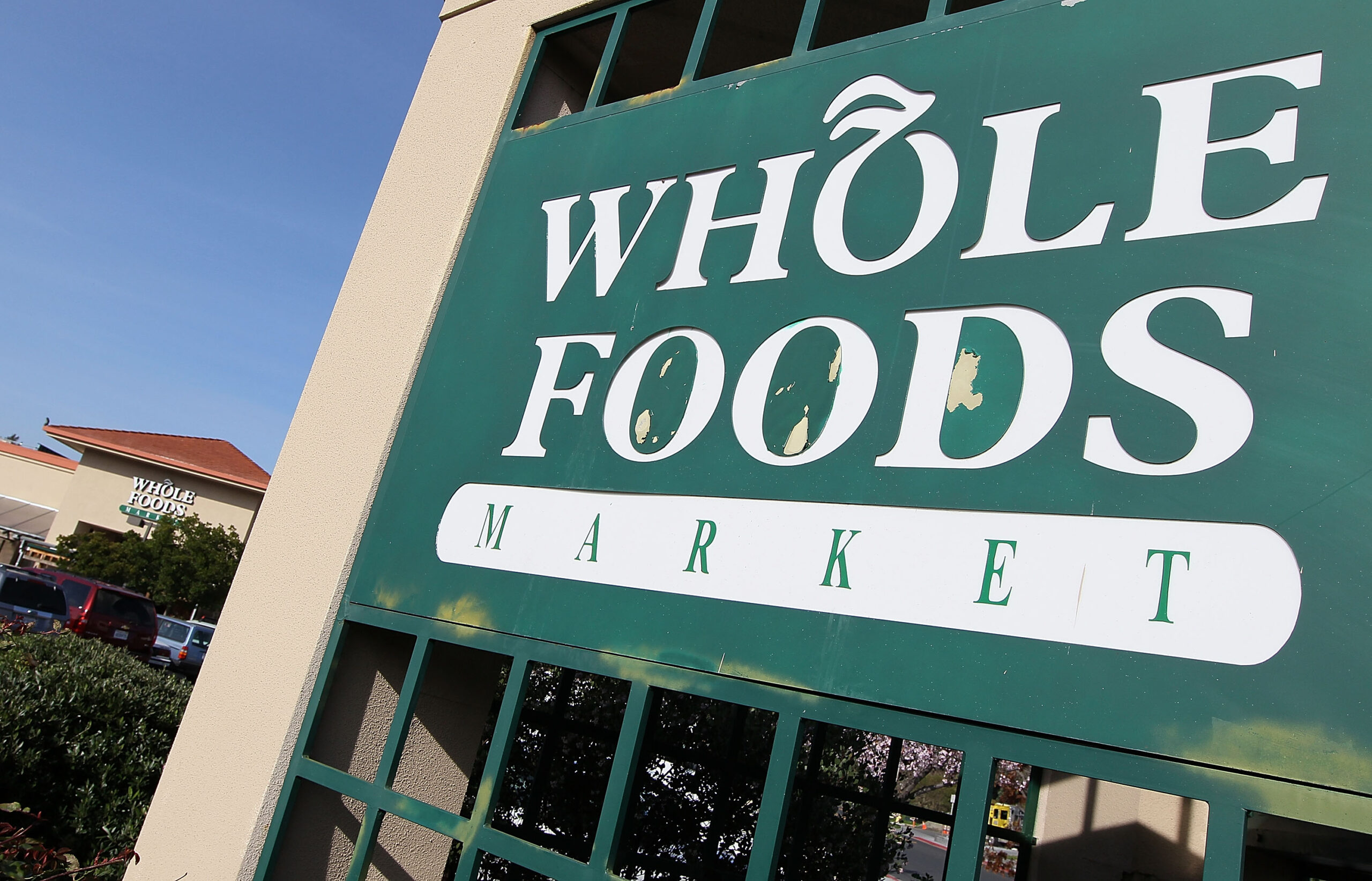 Amazon expands Whole Foods discounts