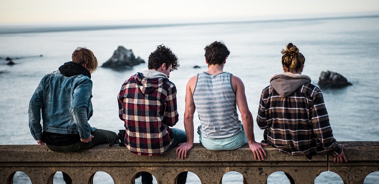5 reasons you need to dump your loser friends